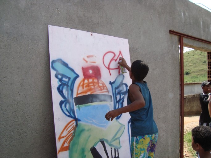 Luan, participante da oficina de grafite, aluno da Escola Estadual São Sebastião